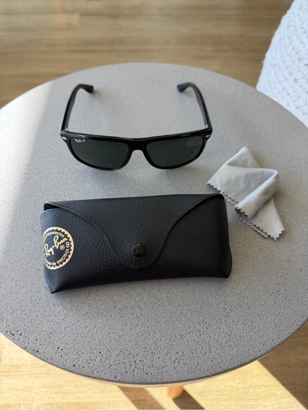 Ray-Ban Black Polarized Wayfarer Sunglasses with Case - Picture 8 of 8